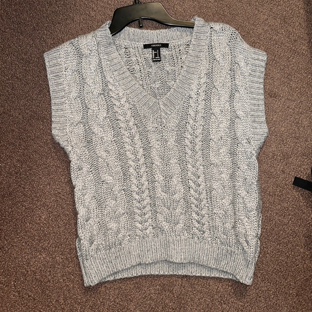 CABLE KNIT GREY SWEATER VEST